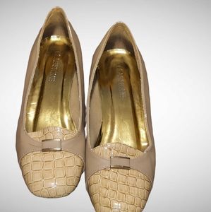 Classique size 9 Cap toe shoes